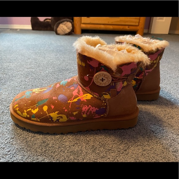 Ugg Bailey Button short boots size 7. Limited edition paint splatter boots. - Picture 7 of 7